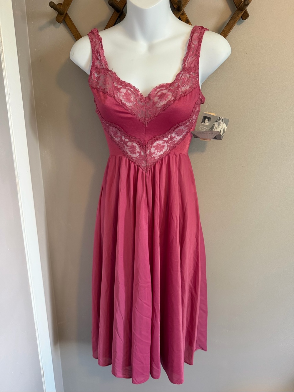 Olga Vintage NWT Bodysilk Lace Nightgown Slip Dress Berry Frost Pink P